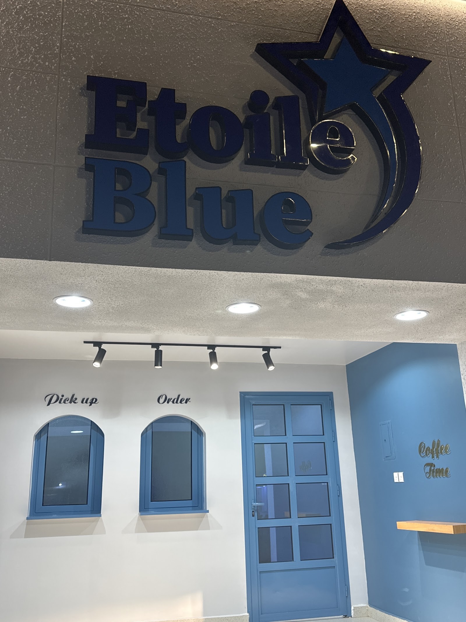 كوفي النجمة الزرقاء / Etoile Blue Café