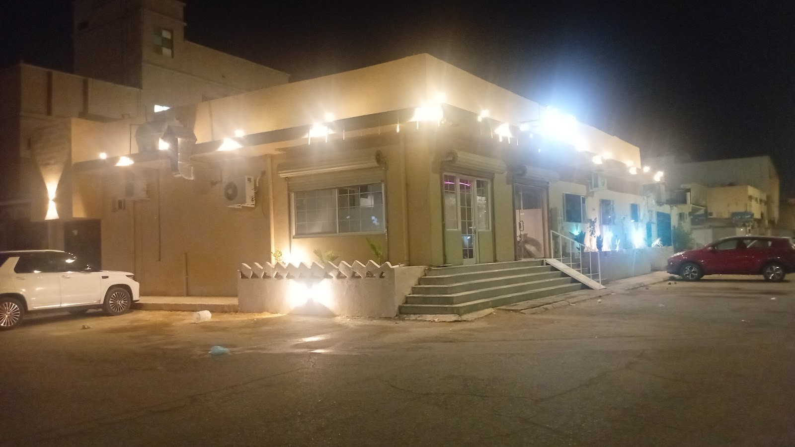 Happy Time Cafe & Restaurant — صورة 2