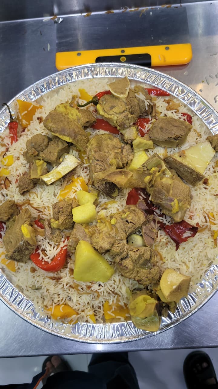 مطعم سماء وقت المضغوط لتقديم الوجبات — صورة 4