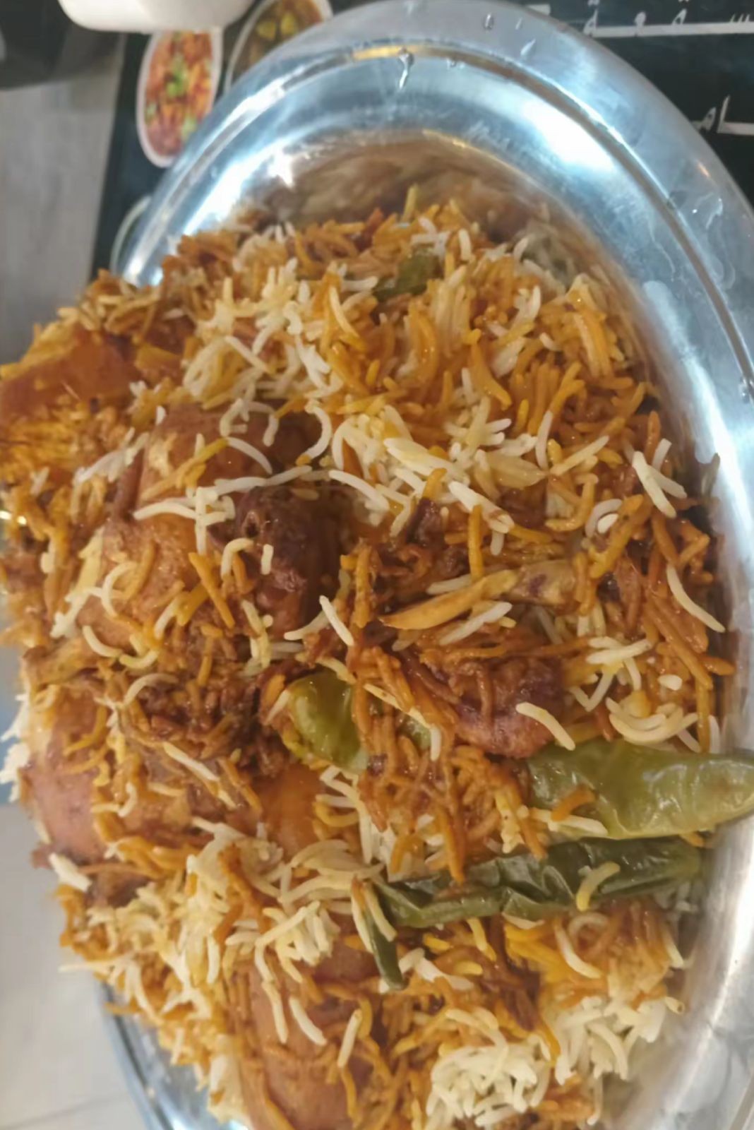 مطعم سماء وقت المضغوط لتقديم الوجبات — صورة 2