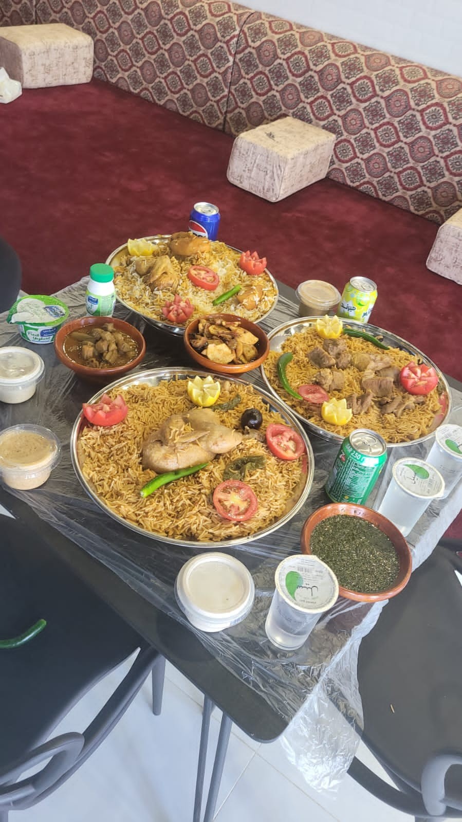 مطعم سماء وقت المضغوط لتقديم الوجبات — صورة 3